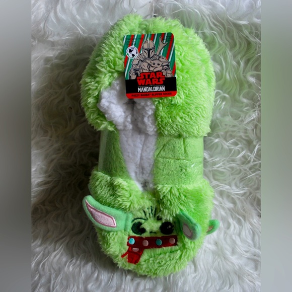 New Star Wars Green Baby Yoda Fuzzy Babba Slippers fits Women’s US Size 7 to 9.5 - Picture 1 of 5